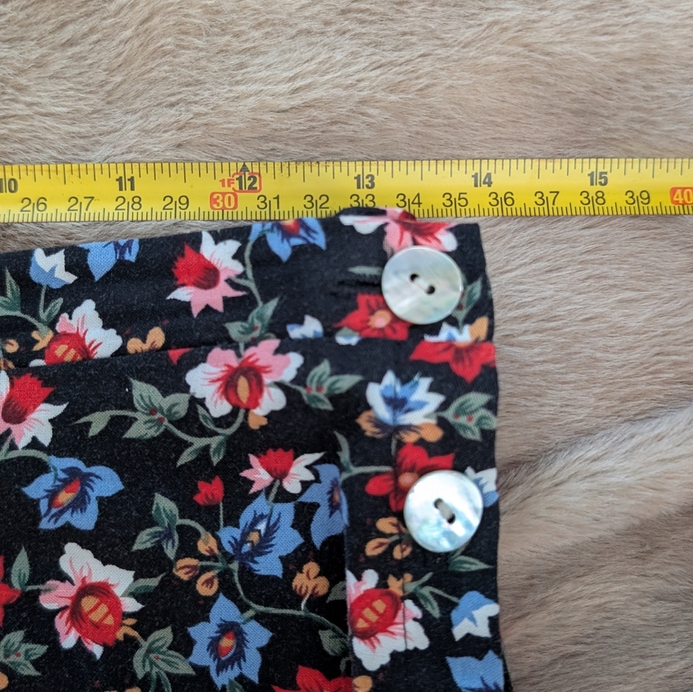 🫰🏼 Vintage Cottagecore Black Floral MoP Button Midi Skirt - Picture 2 of 5